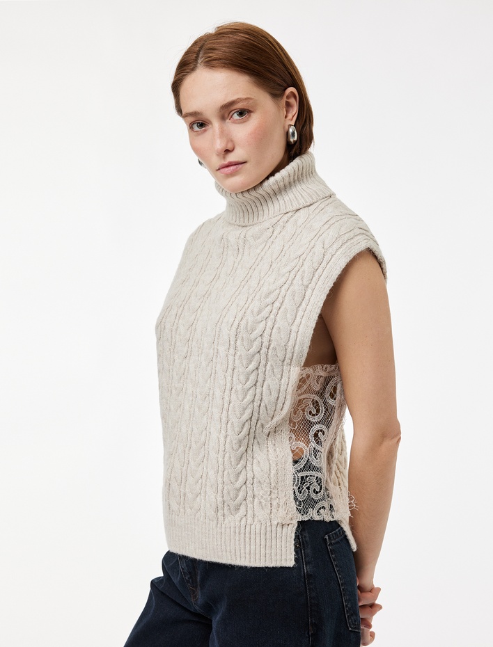  Koton X Şahika Ercümen - Yanları Dantel Detaylı Balıkçı Yaka Saç Örgü Süveter