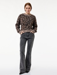 Uzun Kollu Geniş Yuvarlak Yaka Leopar Desenli Oversize Triko Kazak