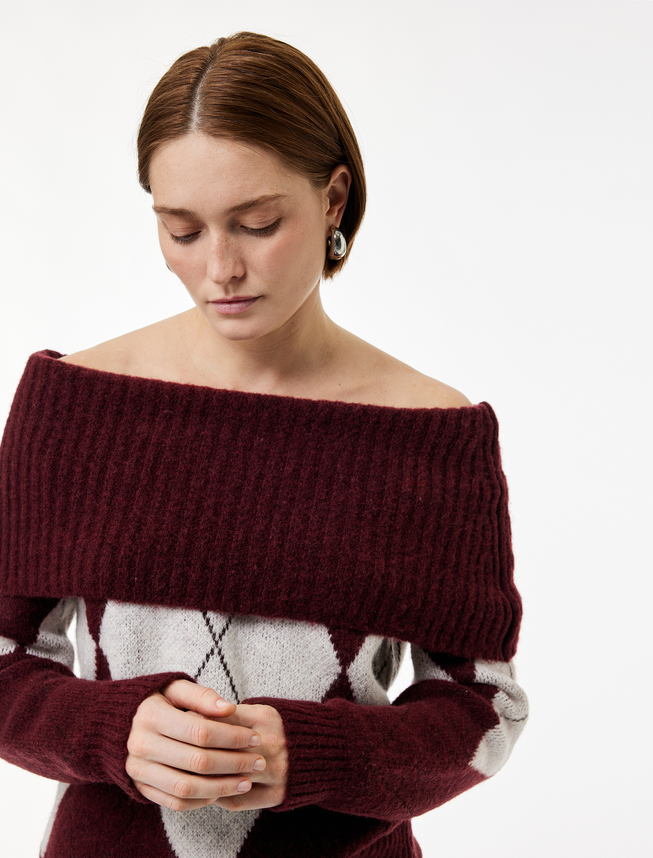   Uzun Kollu Omzu Açık Baklava Desenli Kazak