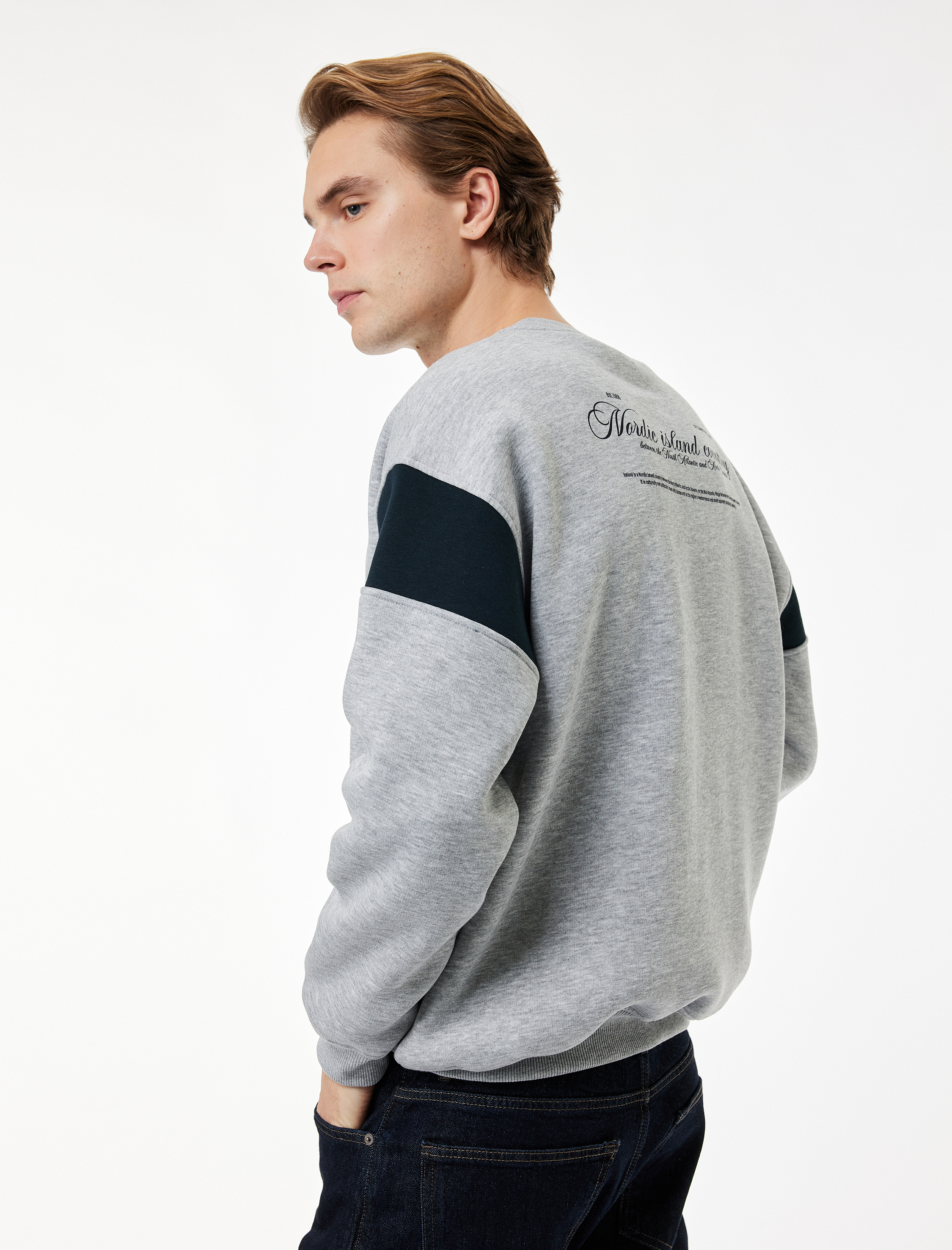   Şardonlu Uzun Kollu Bisiklet Yaka Arkası Baskılı Sweatshirt