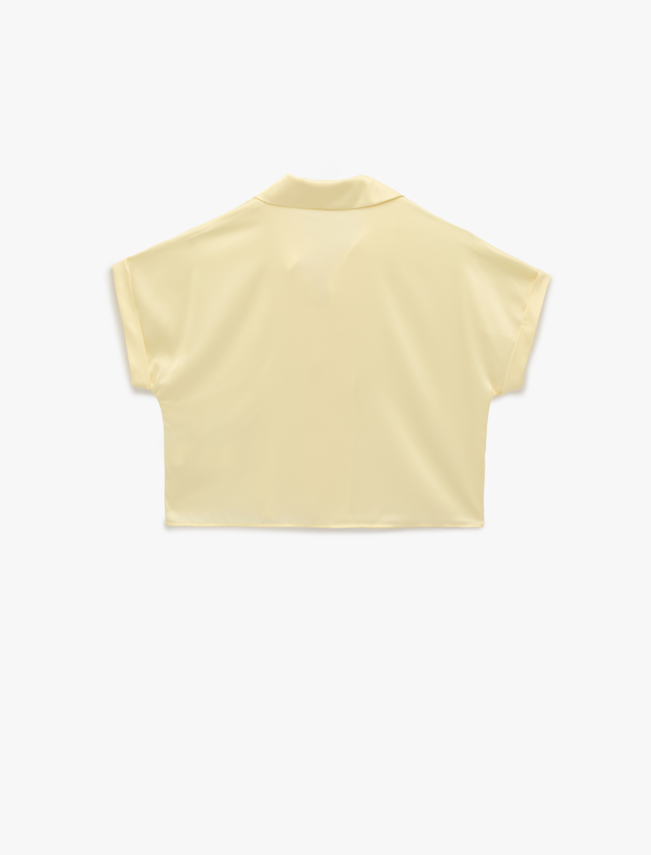   Kısa Kollu Kaçık Yaka Oversize Saten Gömlek