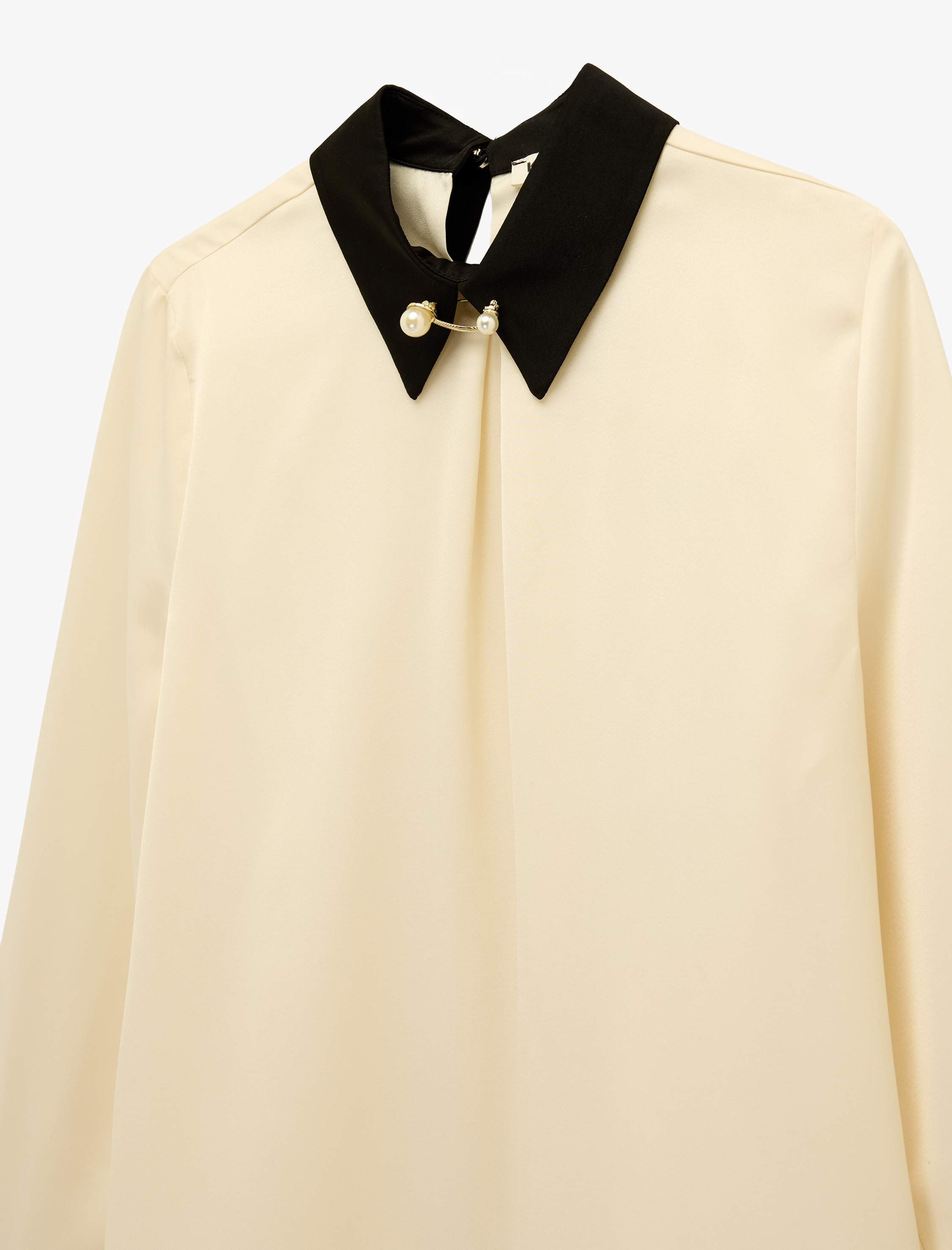   Yaka Detaylı Uzun Kollu Metal Aksesuarlı Gömlek