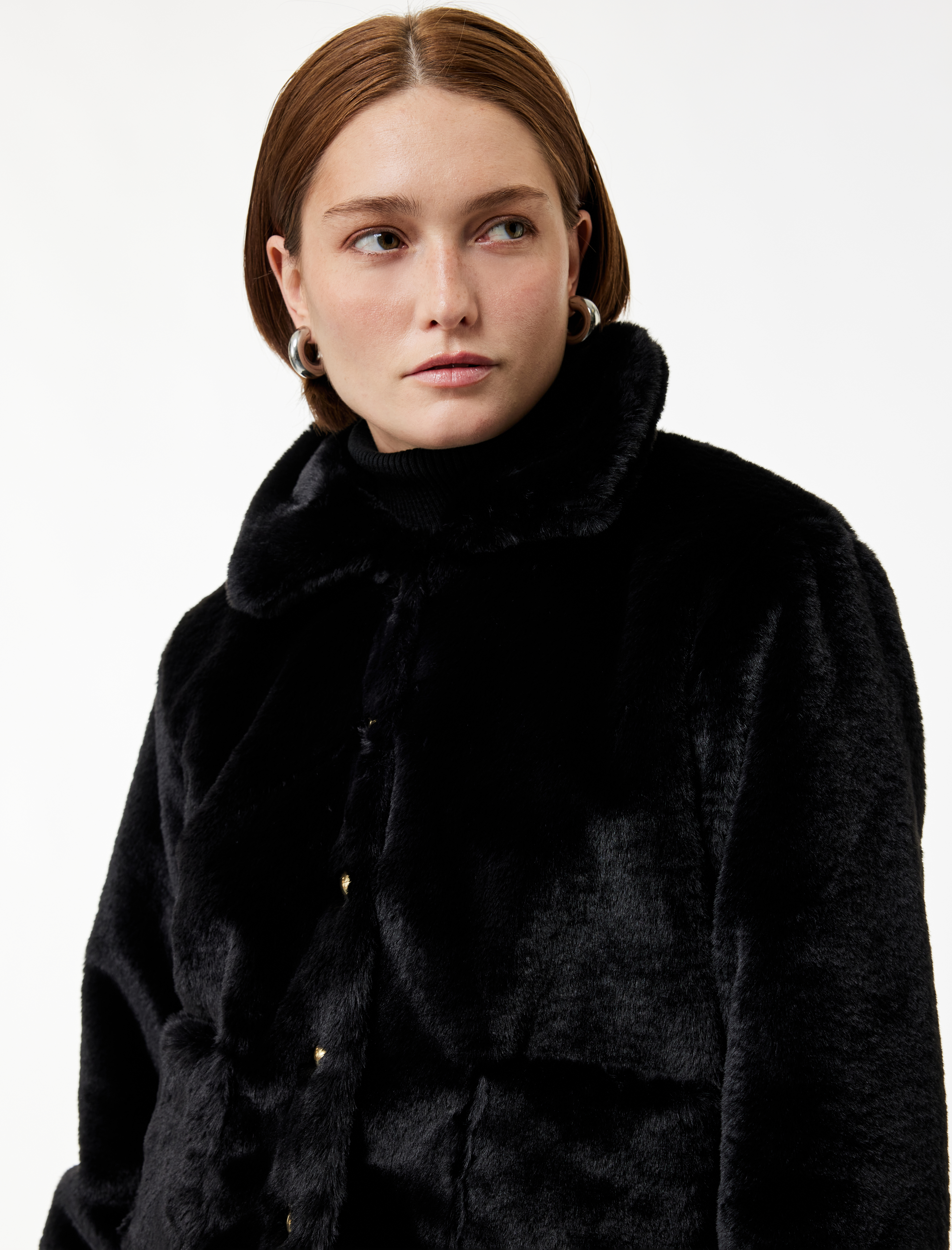   Uzun Kollu Cepli Düğmeli Suni Kürk Kısa Ceket