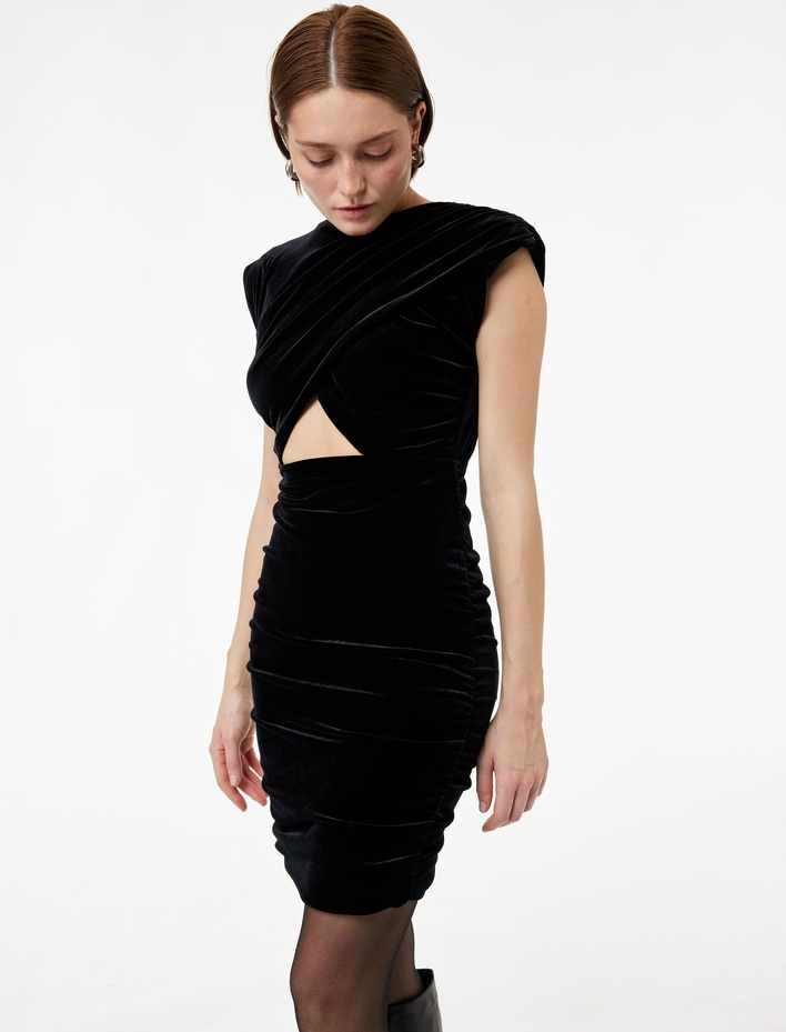  Drapeli Kolsuz Yuvarlak Yaka Pencere Detaylı Mini Kadife Elbise