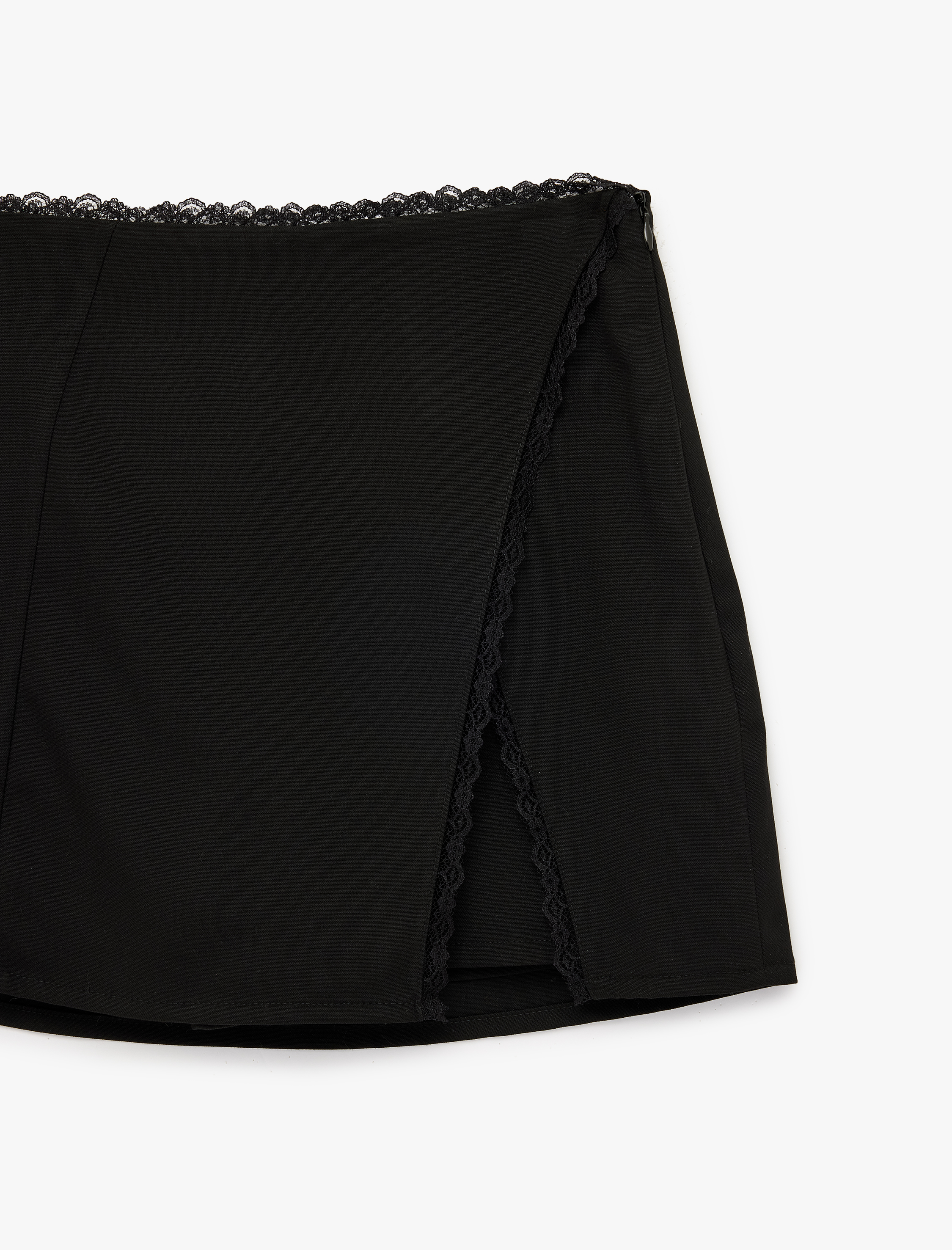   Viskon Karışımlı Dantel Detaylı Yırtmaçlı Mini Şort Etek