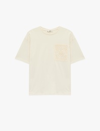 Nakış Detaylı Kısa Kollu Cepli Bisiklet Yaka Pamuklu Tişört