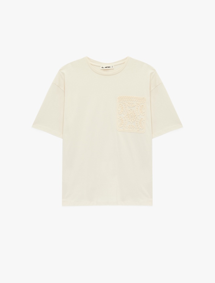  Nakış Detaylı Kısa Kollu Cepli Bisiklet Yaka Pamuklu Tişört