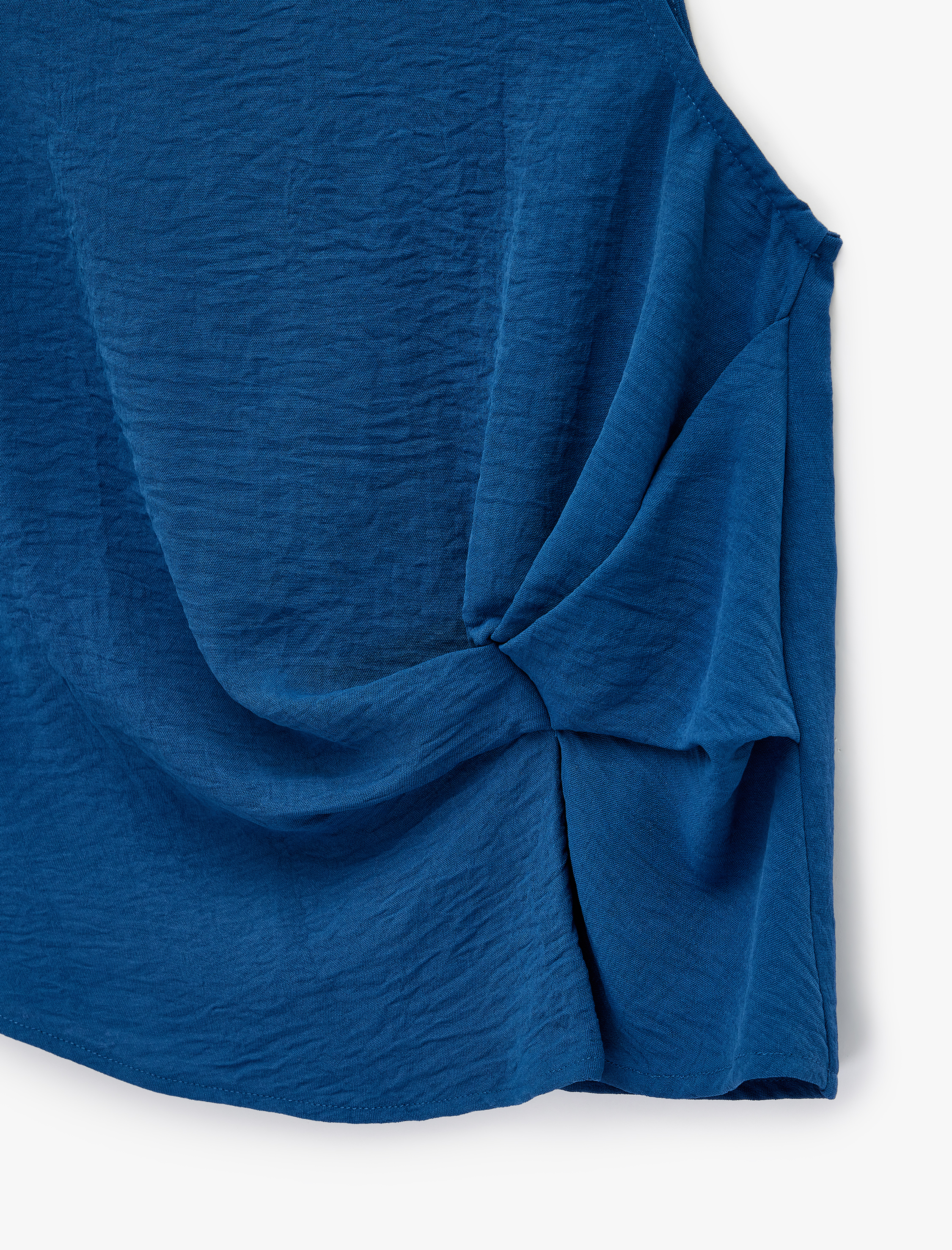   Drape Detaylı Bisiklet Yaka Kolsuz Bluz