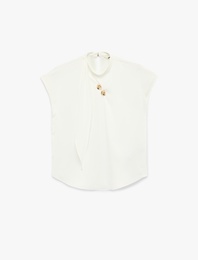 Metal Aksesuarlı Viskon Bol Kalıp Dik Yaka Kolsuz Bluz