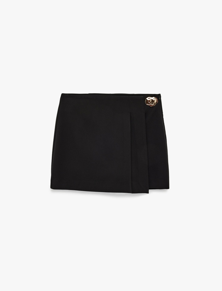  Kruvaze Metal Aksesuarlı Mini Şort Etek