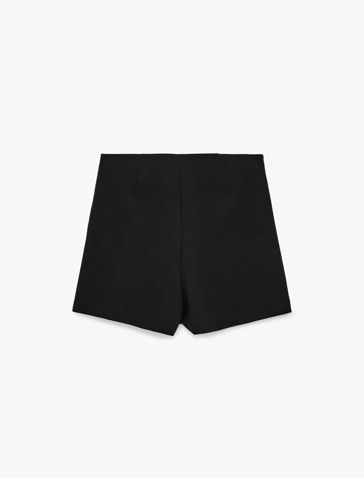  Kruvaze Metal Aksesuarlı Mini Şort Etek