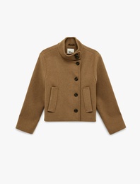 Uzun Kollu Dik Yaka Cep Detaylı Düğmeli Crop Ceket