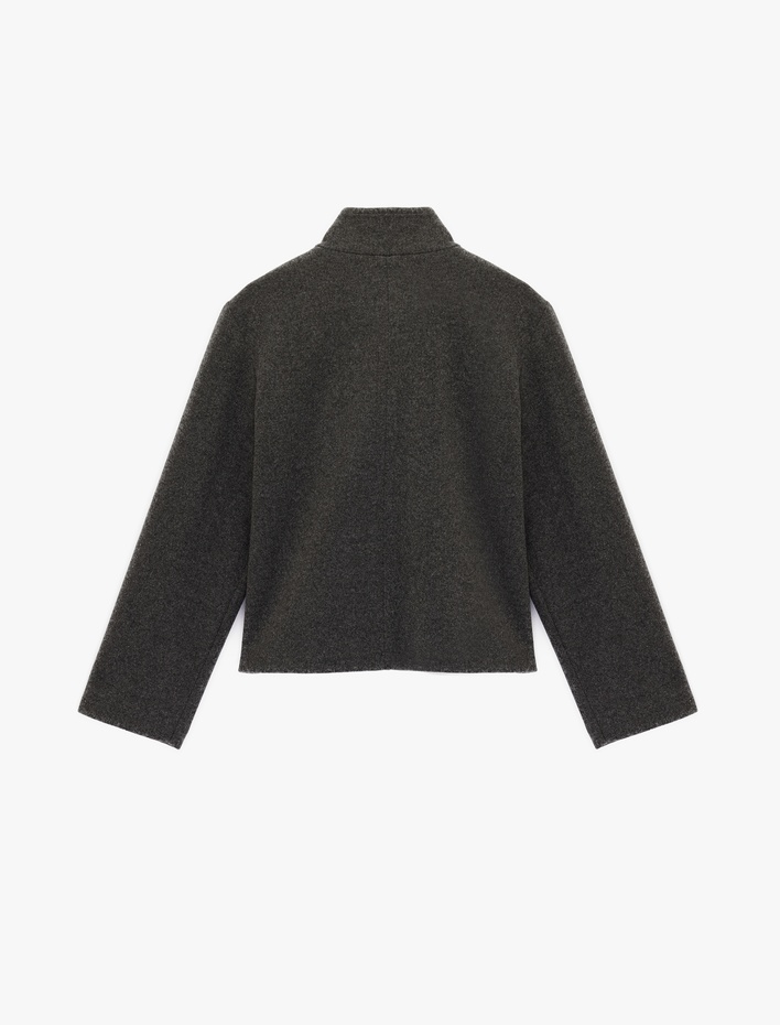  Uzun Kollu Dik Yaka Cep Detaylı Düğmeli Crop Ceket