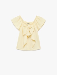 Kısa Kollu Omuzu Açık Fiyonklu Bluz