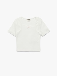 Kısa Kollu Kare Yaka Pamuklu Fiyonklu Tişört