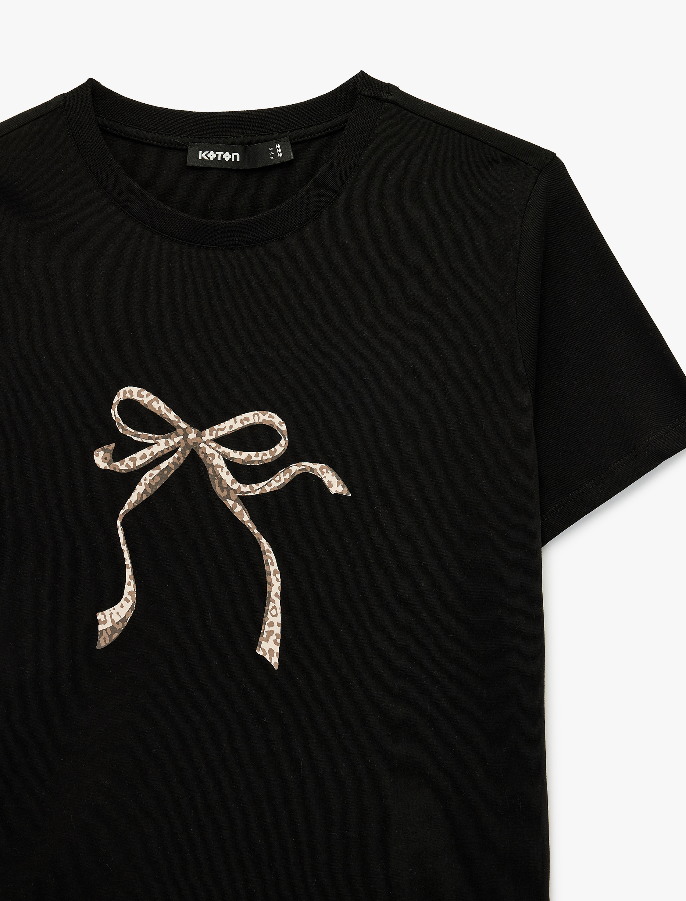   Kısa Kollu Bisiklet Yaka Leopar Desenli Fiyonk Baskılı Tişört