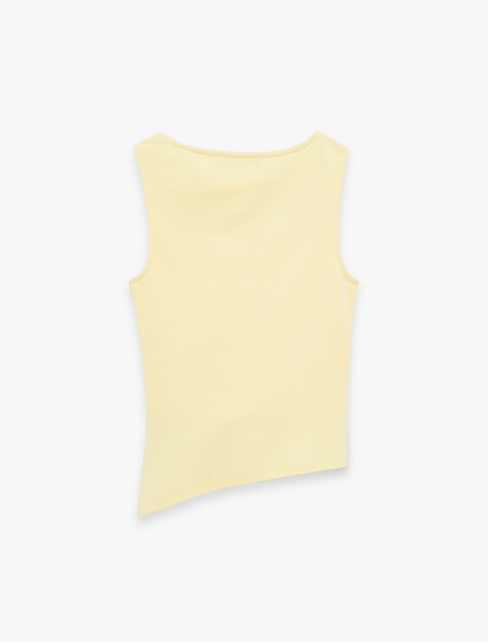  Slim Fit Asimetrik Kesim Kolsuz Kayık Yaka Bluz