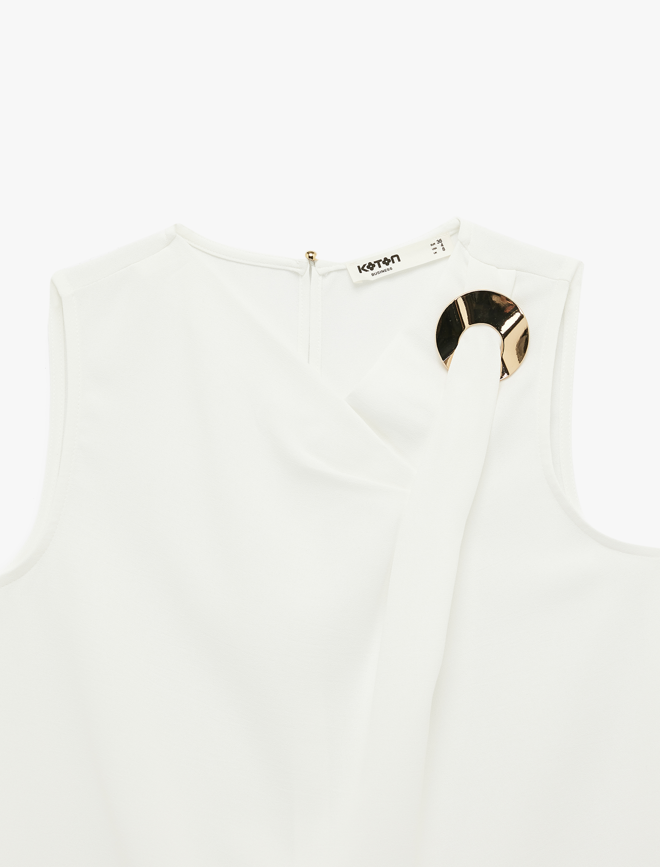   Asimetrik Yaka Metal Aksesuarlı Kolsuz Bluz