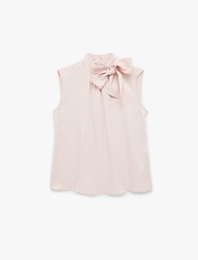 Kolsuz Dik Yaka Fiyonklu Bağlama Detaylı Viskon Bluz