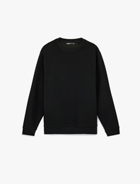 Regular Fit Uzun Kollu Dokulu Kapitone Bisiklet Yaka Sweatshirt