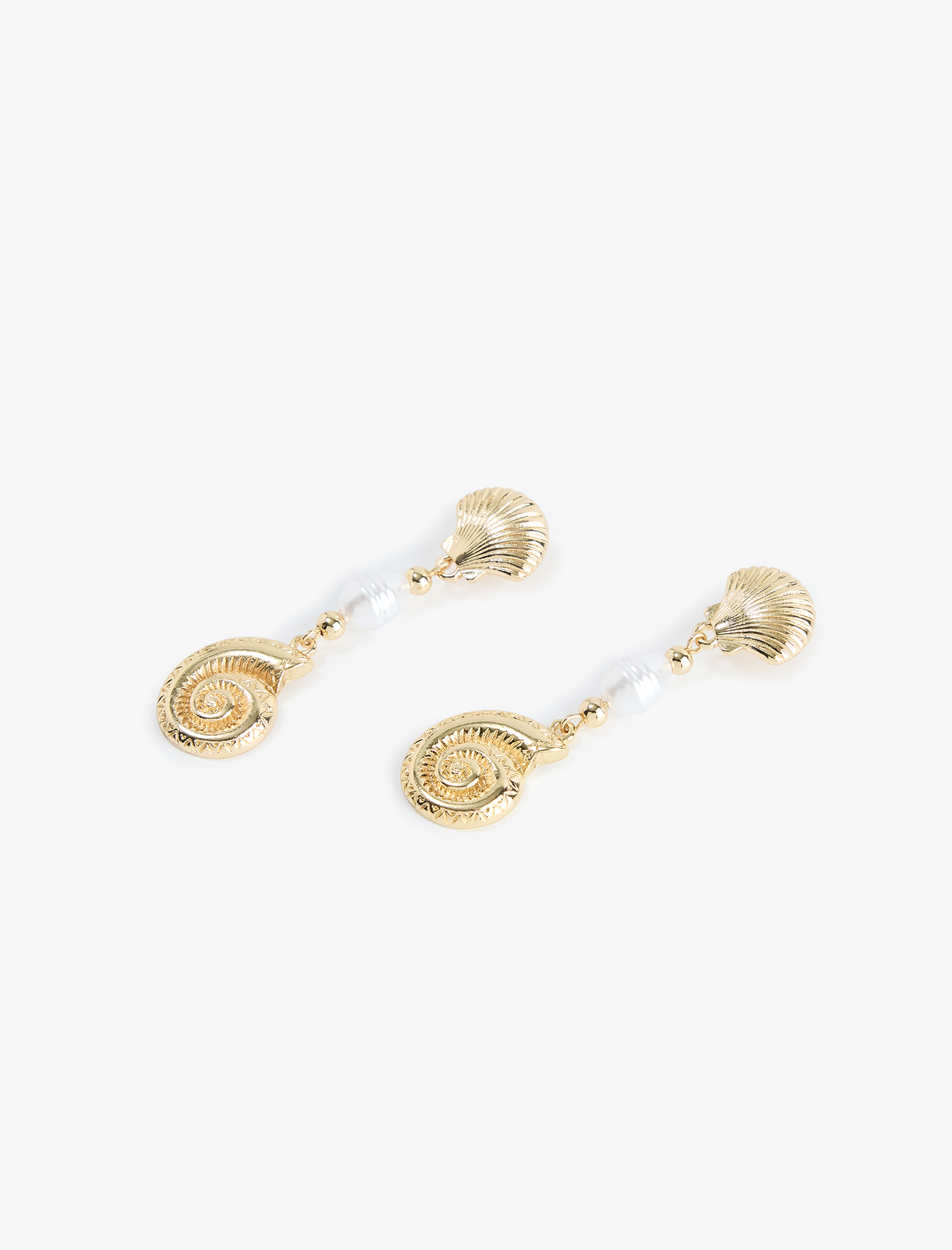  Kadın İnci Detaylı Sallantılı Deniz Kabuğu Küpe