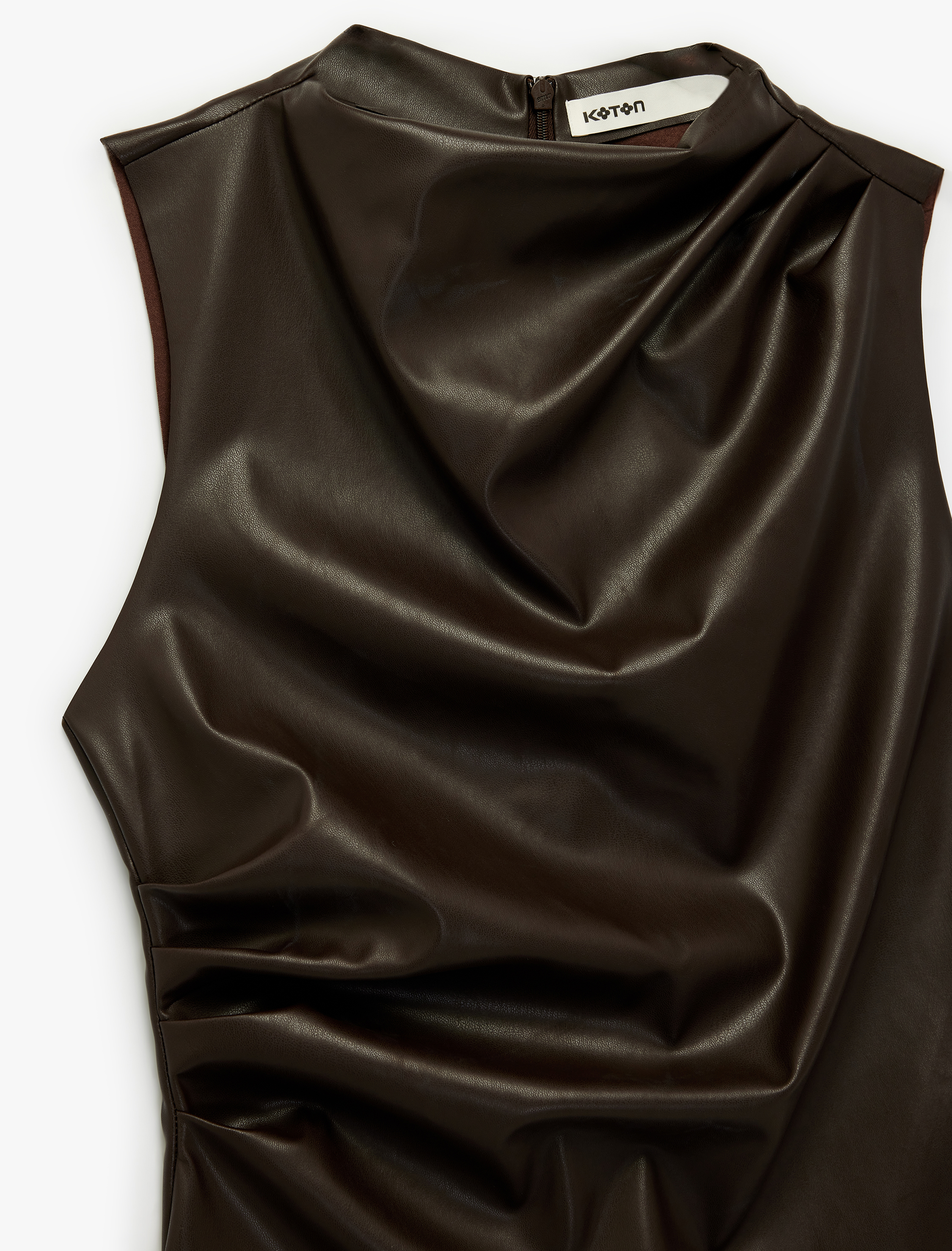   Slim Fit Drapeli Yuvarlak Hafif Dik Yaka Kolsuz Suni Deri Bluz