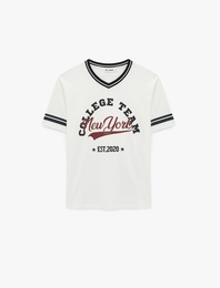 Yarım Kollu Biyeli V Yaka Baskılı Oversize Tişört