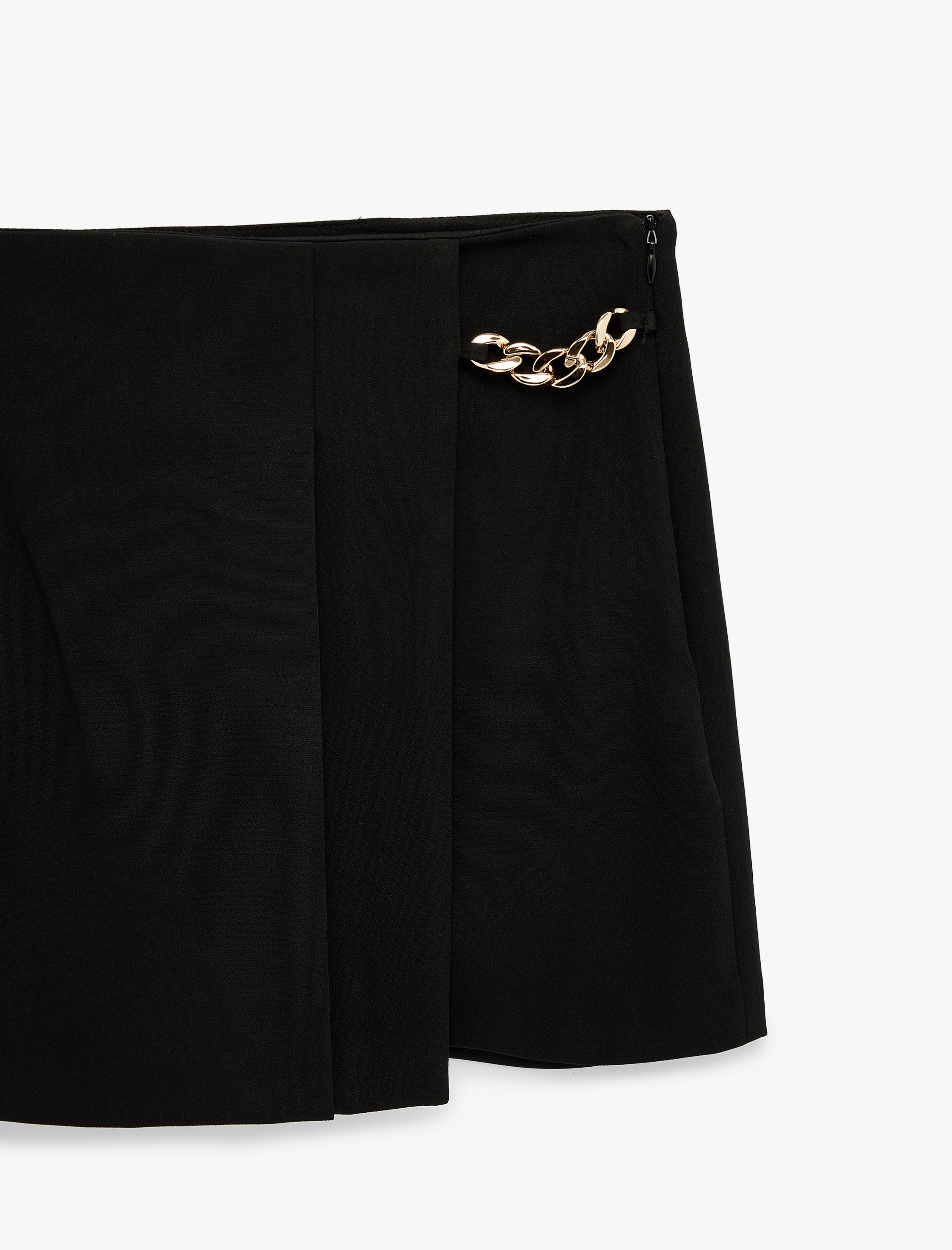   Zincir Detaylı Kruvaze Mini Şort Etek