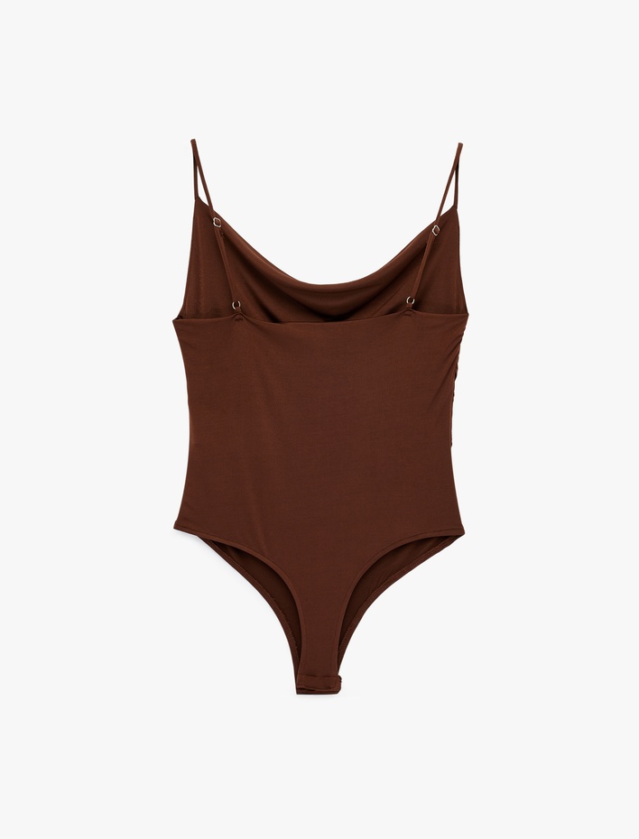  Slim Fit Degaje Yaka İnce Askılı Bodysuit