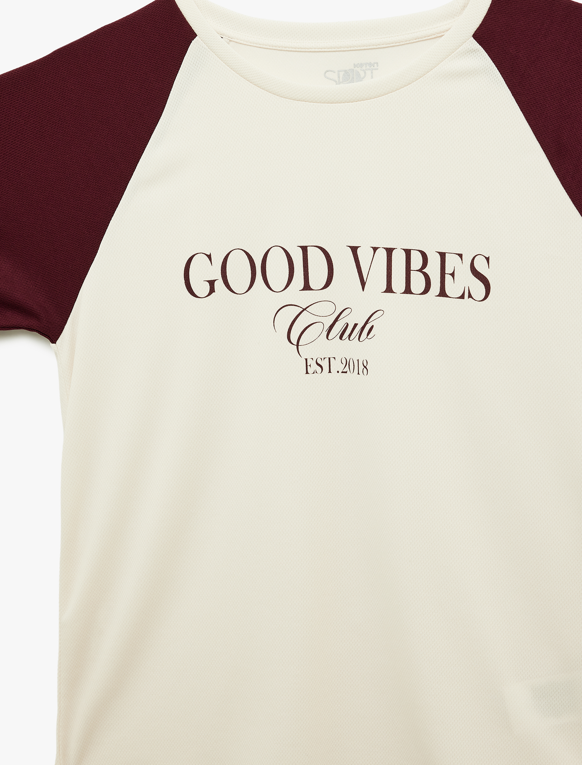   Rahat Kalıp Kısa Reglan Kollu Bisiklet Yaka Baskılı Spor Tişört