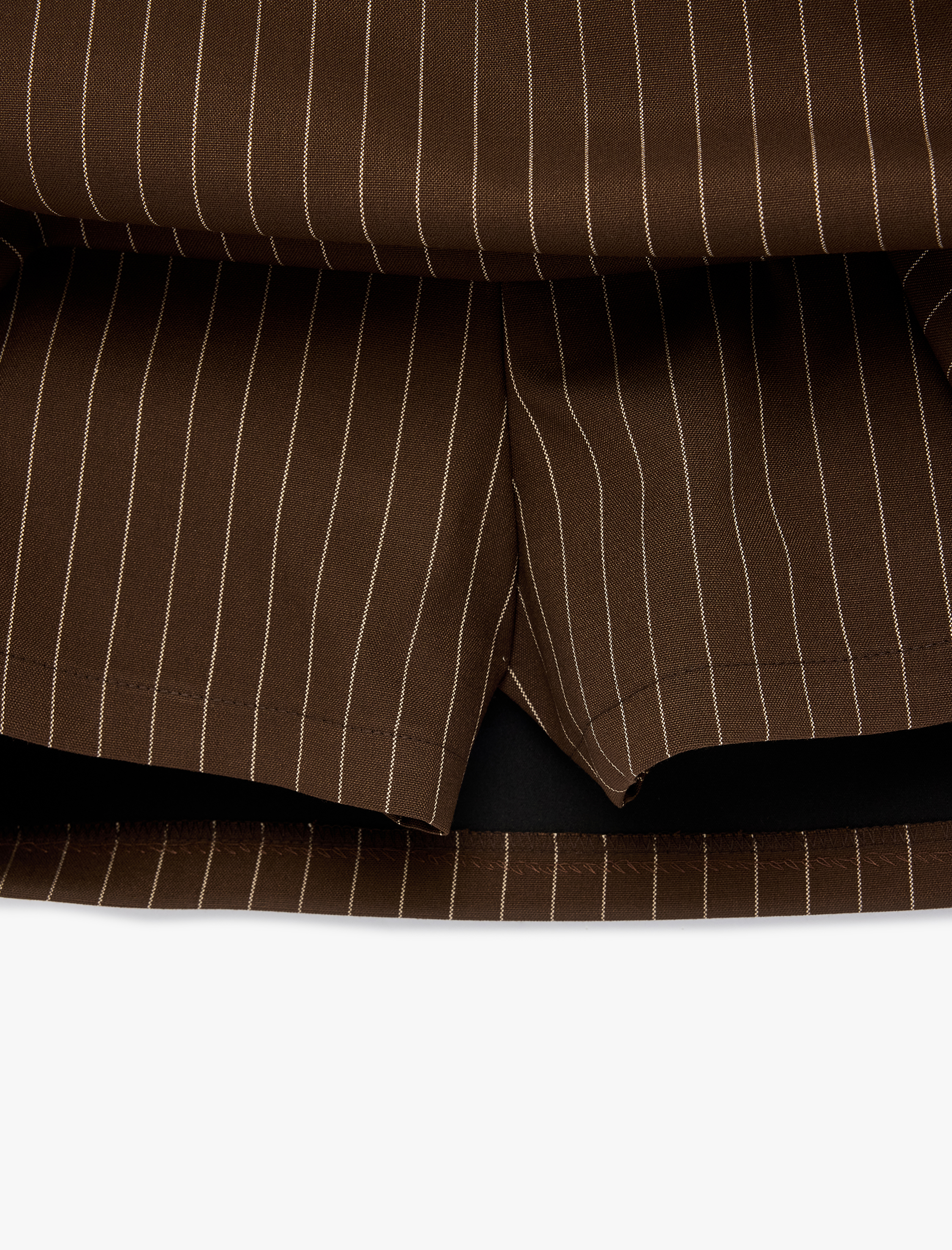   Kemer Detaylı Şortlu Çizgili Mini Etek