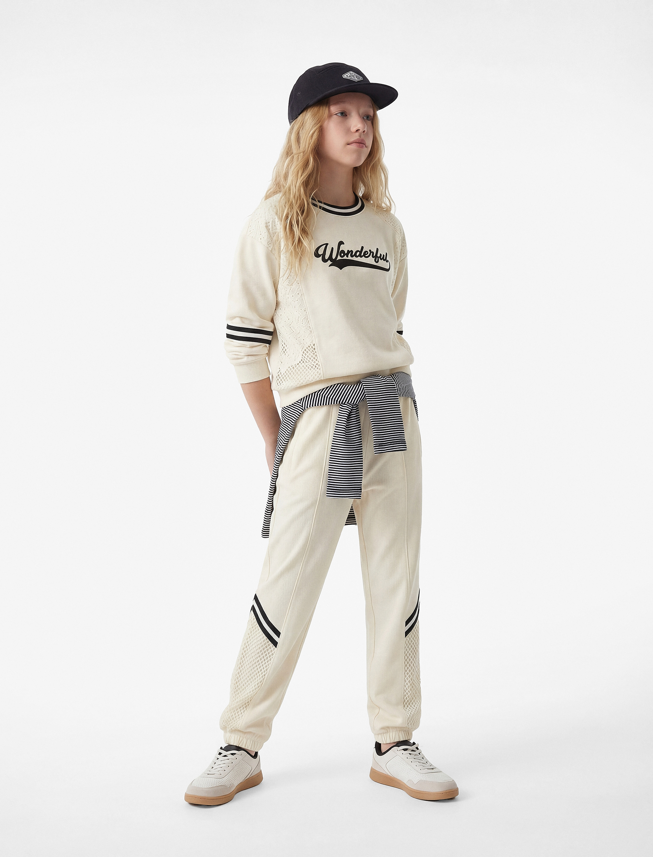  Kız Çocuk Şardonlu Uzun Kollu Bisiklet Yaka Dantel Detaylı Baskılı Oversize Sweatshirt