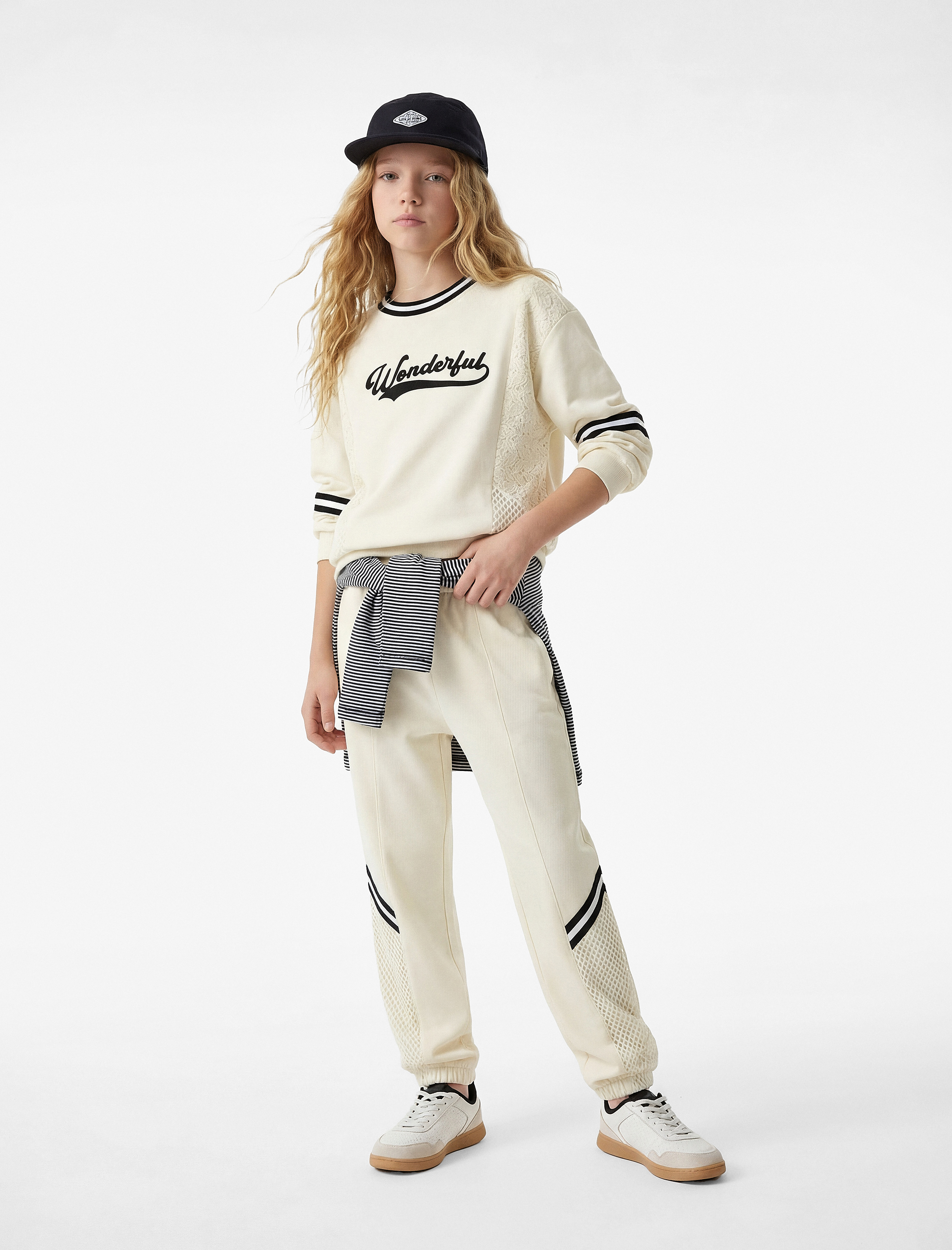  Kız Çocuk Şardonlu Uzun Kollu Bisiklet Yaka Dantel Detaylı Baskılı Oversize Sweatshirt