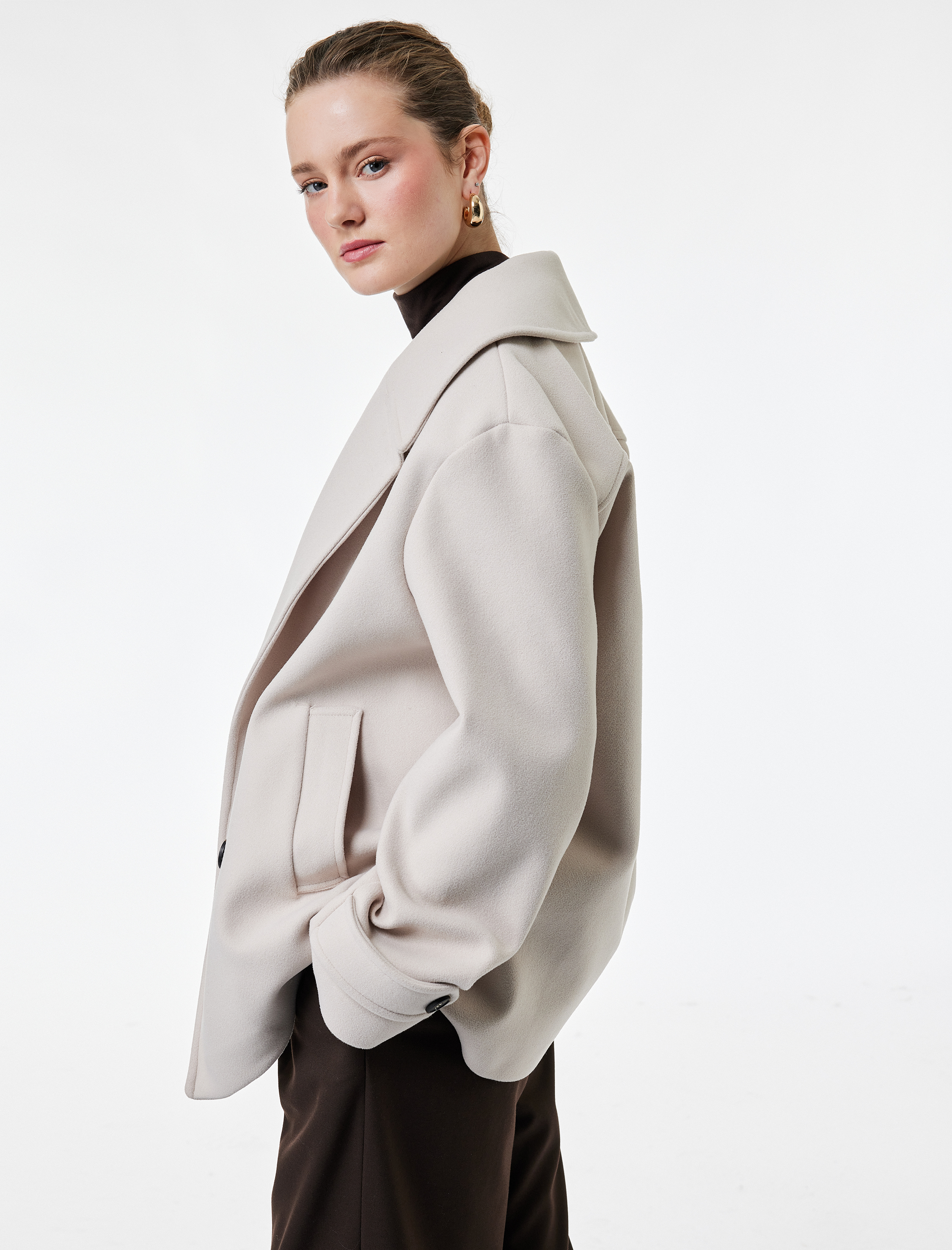   Cepli Düğmeli Kruvaze Uzun Kollu Kısa Kaşe Kaban