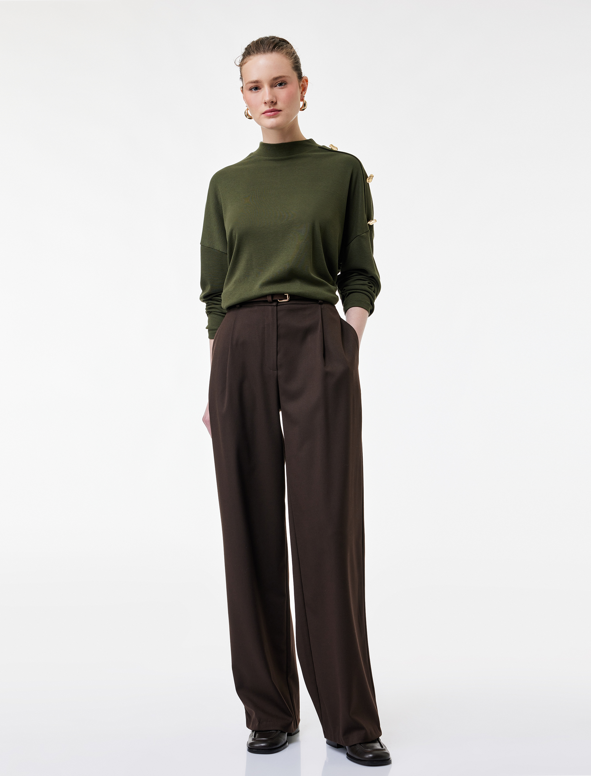   Uzun Kollu Düğme Aksesuar Detaylı Dik Yaka Triko Kazak