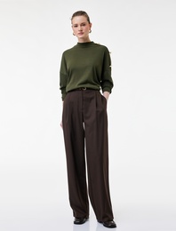 Uzun Kollu Düğme Aksesuar Detaylı Dik Yaka Triko Kazak