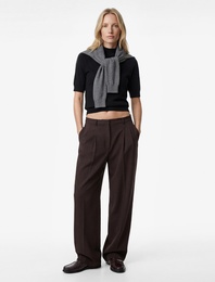 Hafif Dik Yaka  Kısa Kollu Triko Kazak