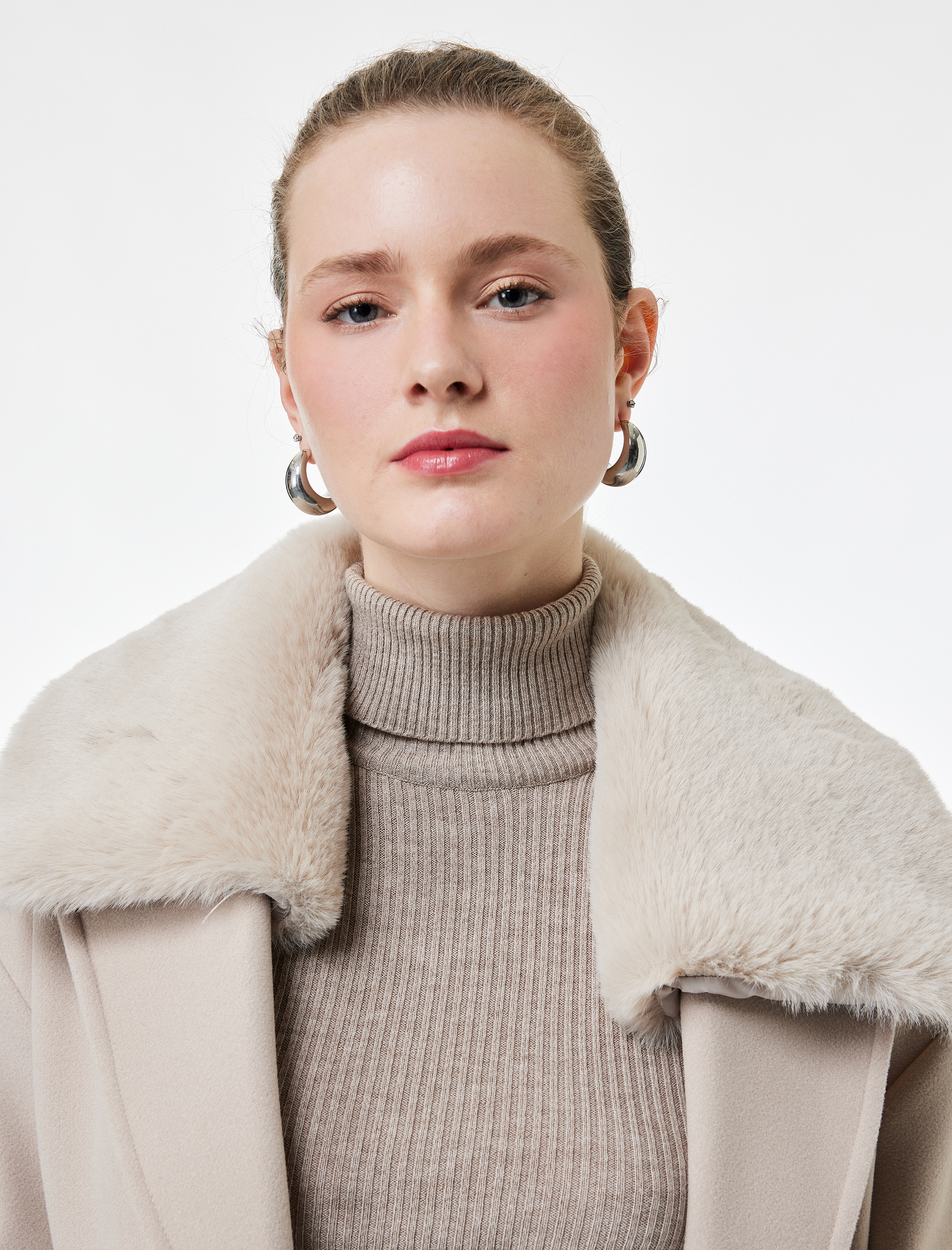   Çıkarılabilir Suni Kürk Yaka Kaban Oversize Kaşe Uzun Kollu Cepli Düğmeli