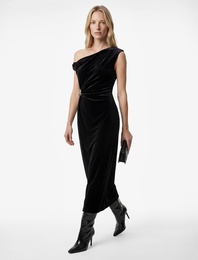 Slim Fit Asimetrik Yaka Kolsuz Aksesuar Detaylı Midi Boy Kadife Elbise