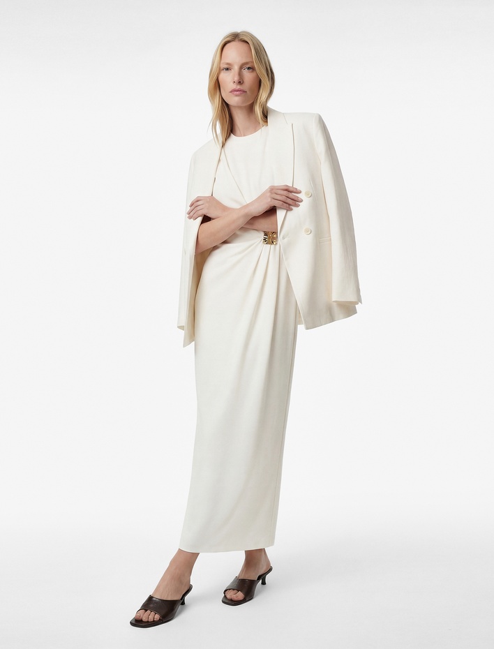  Krep Kumaş Slim Fit Aksesuarlı Kolsuz Bisiklet Yaka Midi Boy Drapeli Elbise