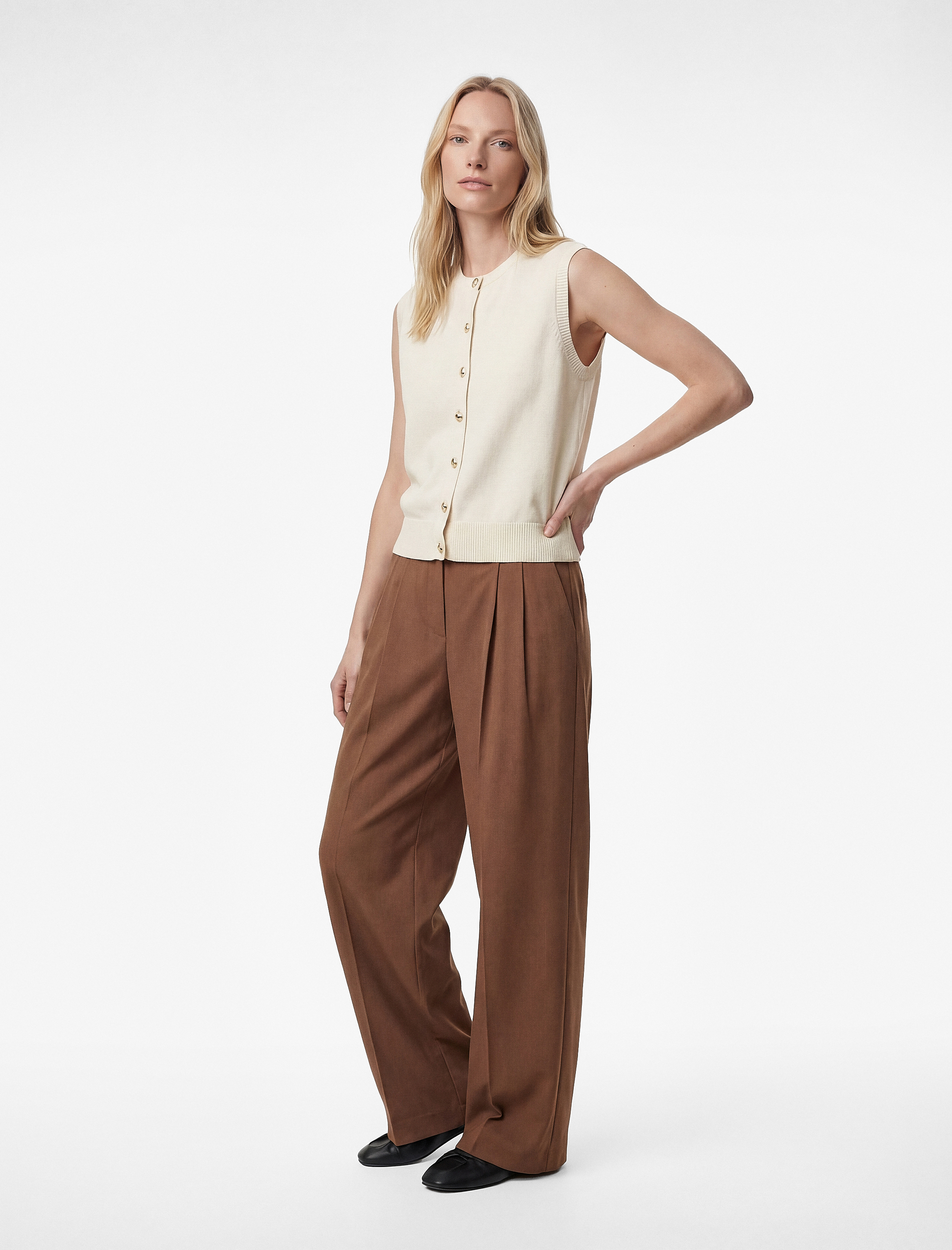   Regular Fit Düğmeli Bisiklet Yaka Triko Yelek