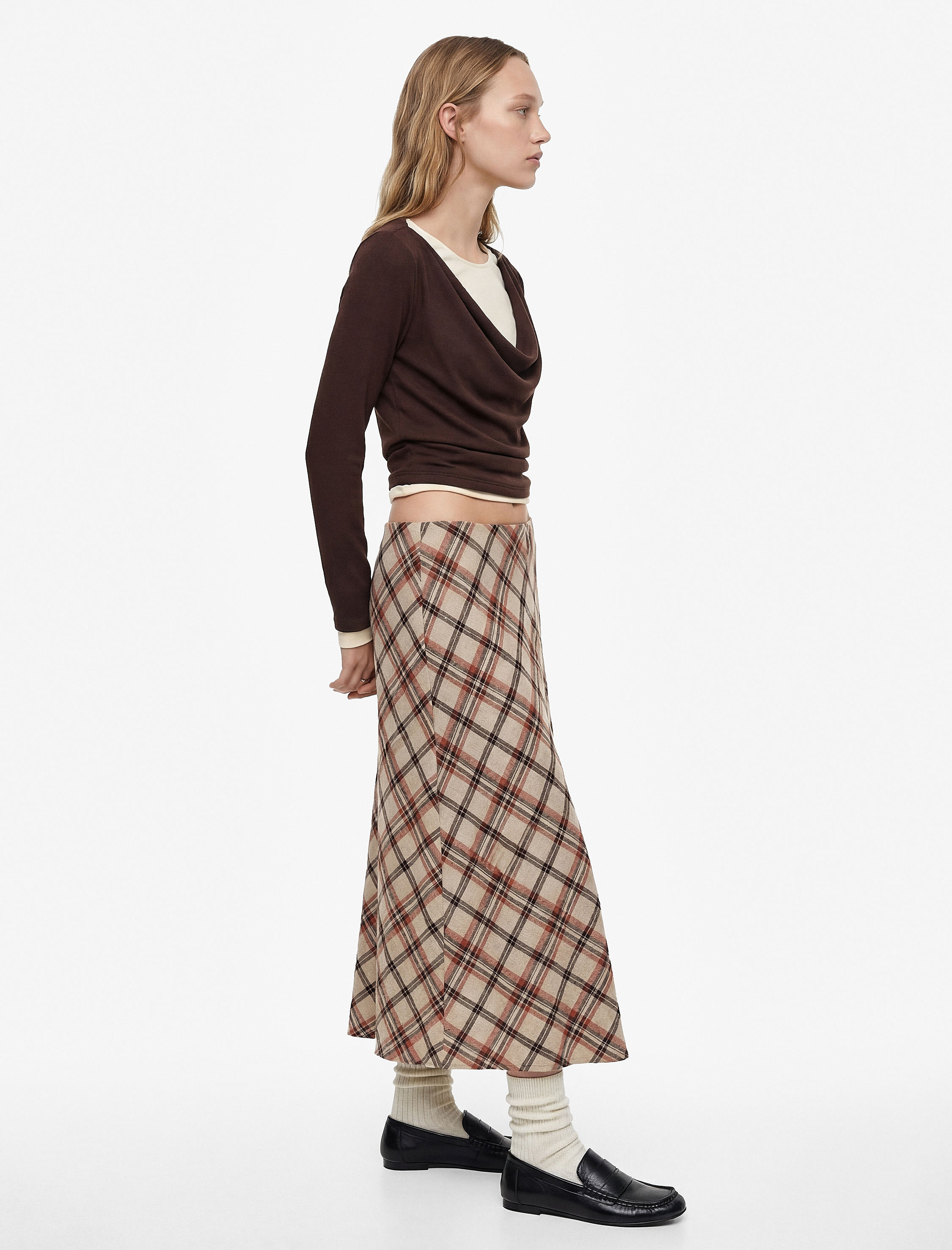   Slim Fit Uzun Kollu Renk Kontrastlı Degaje Yaka Tişört