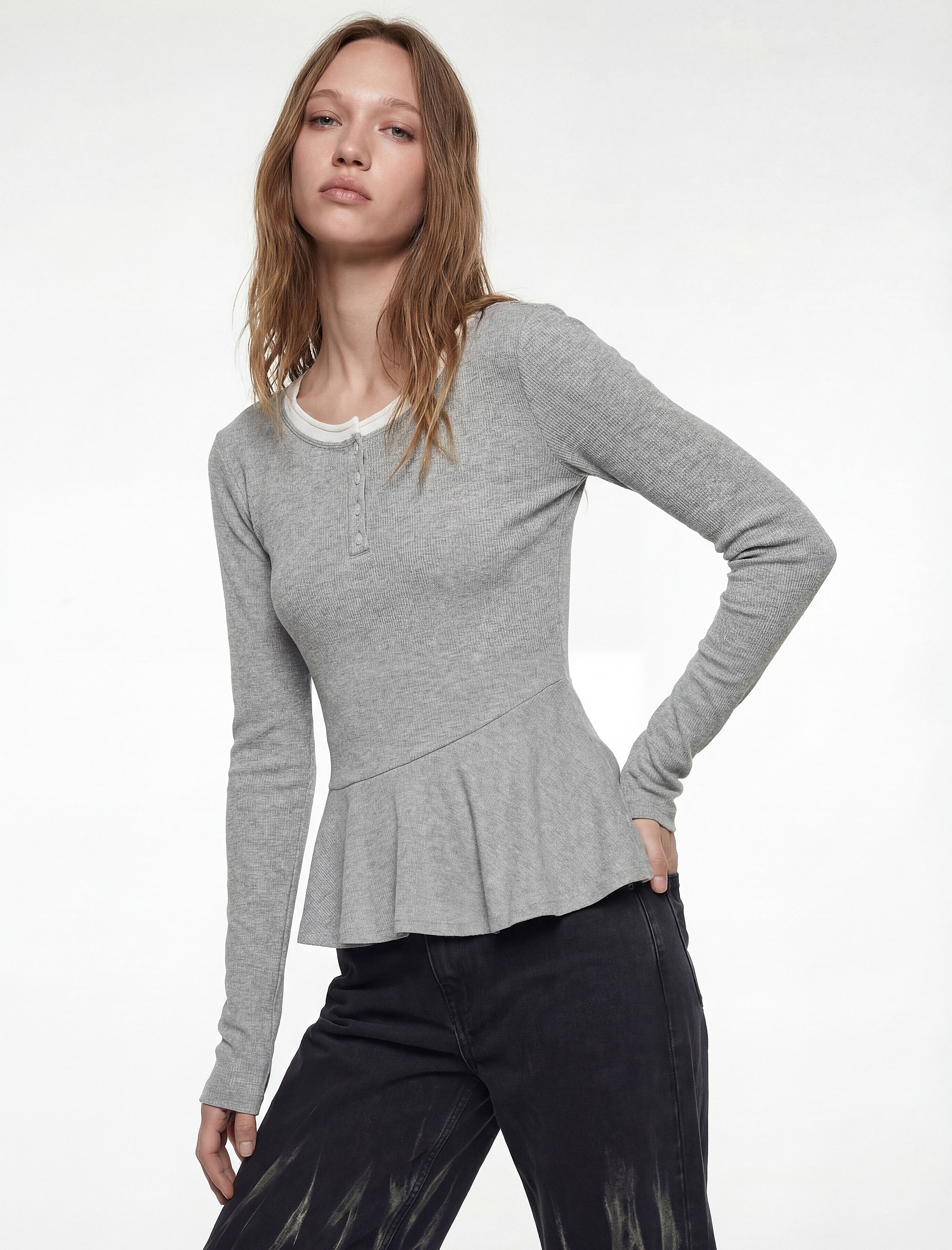   Slim Fit Volanlı Bisiklet Yaka Biyeli Düğmeli Uzun Kollu Tişört