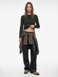 Dik Yaka Slim Fit Uzun Kollu Tişört