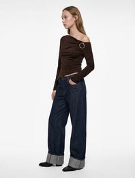 Slim Fit Asimetrik Yaka Metal Aksesuarlı Uzun Kollu Tişört