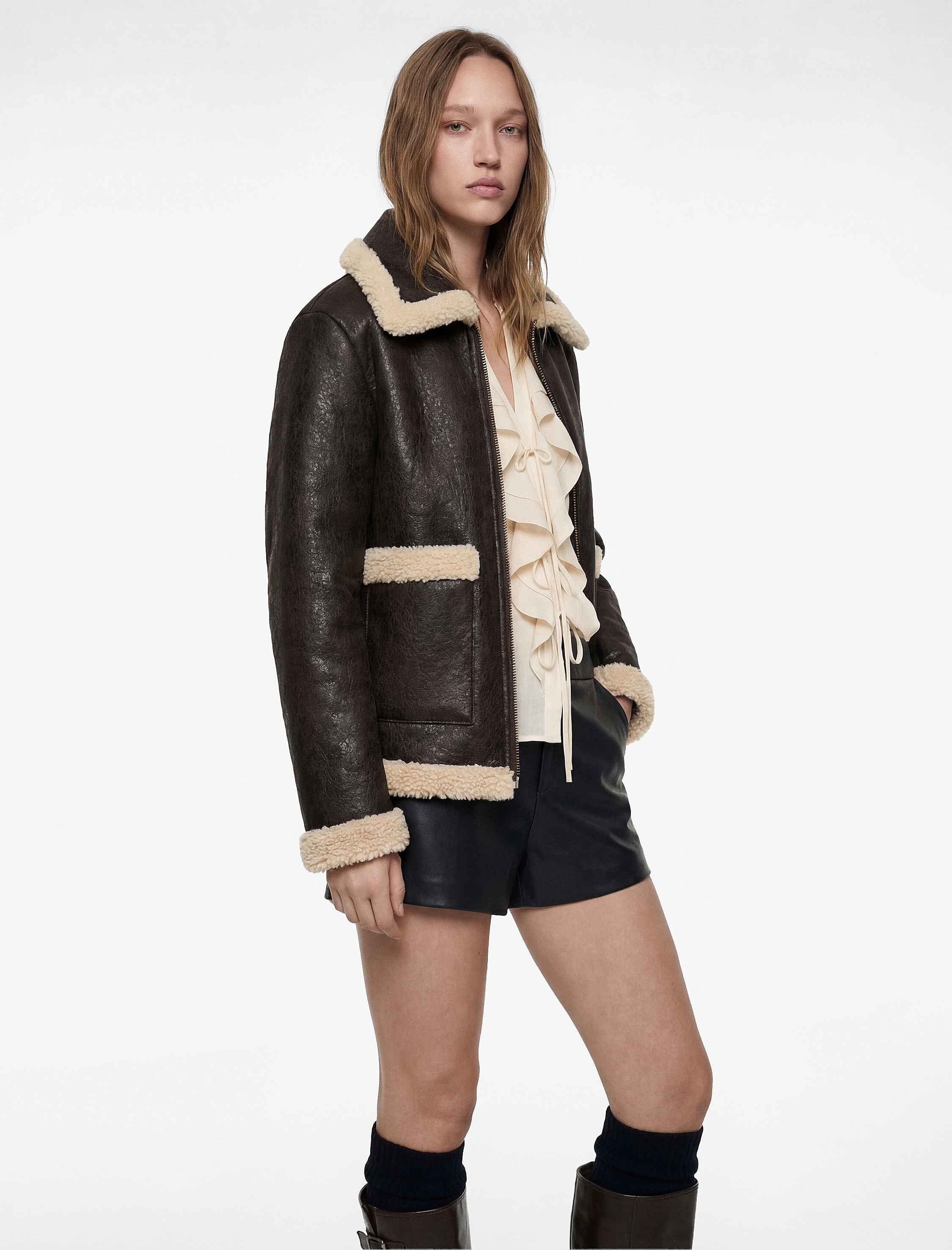   Cep Detaylı Fermuarlı Klasik Yaka Deri Görünümlü İçi Suni Kürklü Ceket