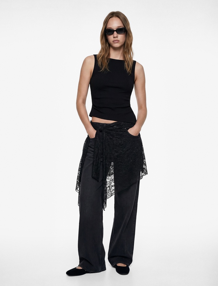  Slim Fit Asimetrik Kesim Kolsuz Kayık Yaka Bluz