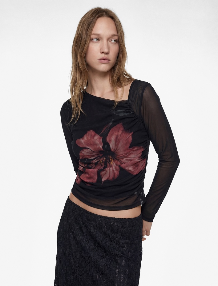  Asimetrik Yaka Uzun Kollu Büzgülü Çiçekli Tül Tişört