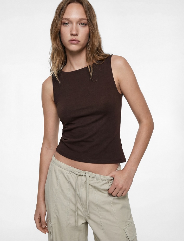  Slim Fit Asimetrik Kesim Kolsuz Kayık Yaka Bluz