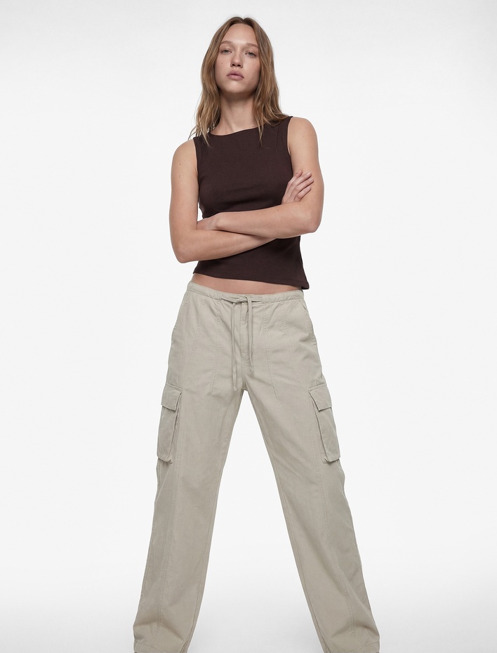  Slim Fit Asimetrik Kesim Kolsuz Kayık Yaka Bluz